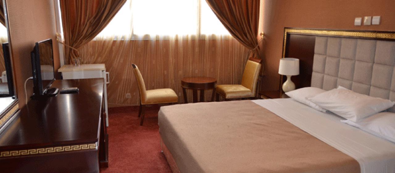 Hotel Palm Beach Уагадугу Екстериор снимка